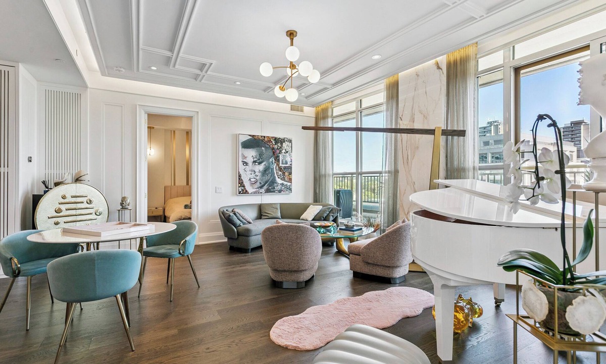 Summerhill Apartment | Luxury 2bed3bath Condo in Yorkville | Gym |Parking