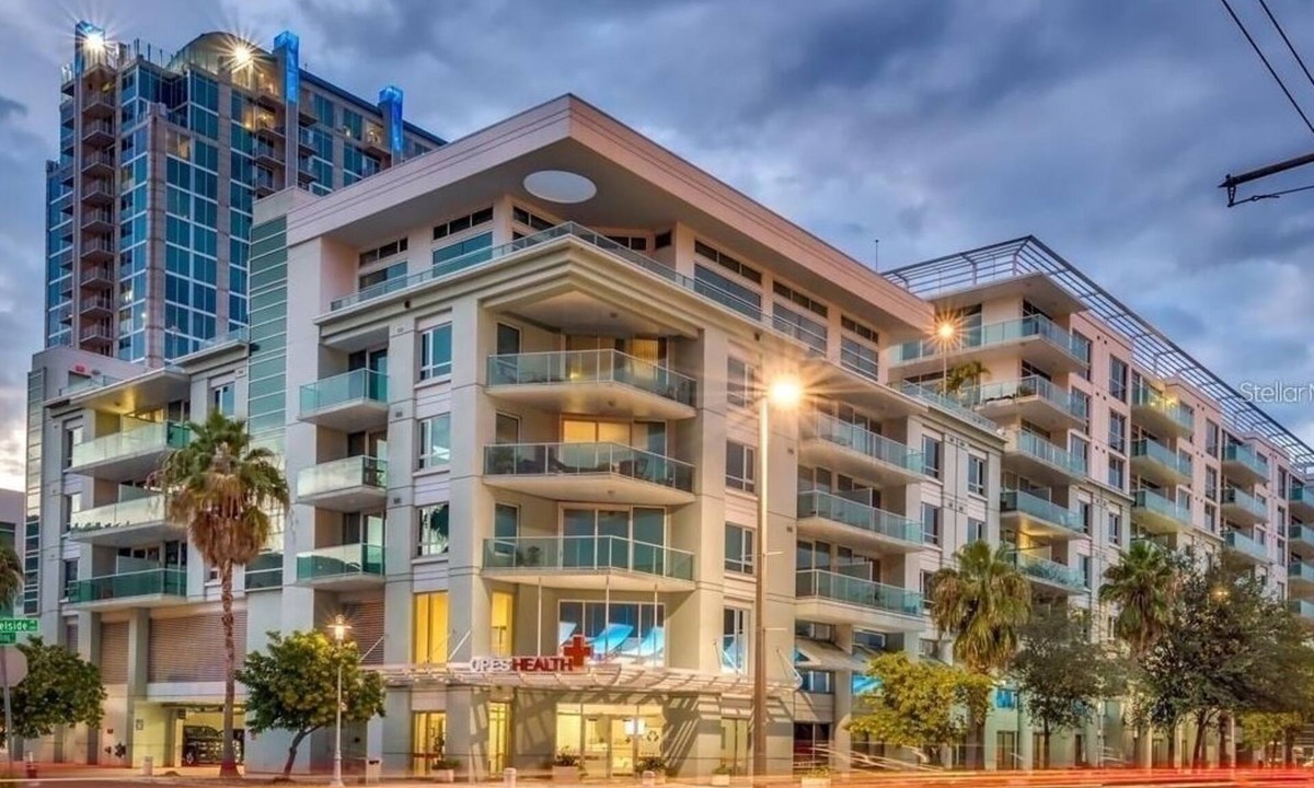 Channel District Condo | Luxury 2BR/2BA Channelside Condo- Pool, Sauna, Gym + Balcony