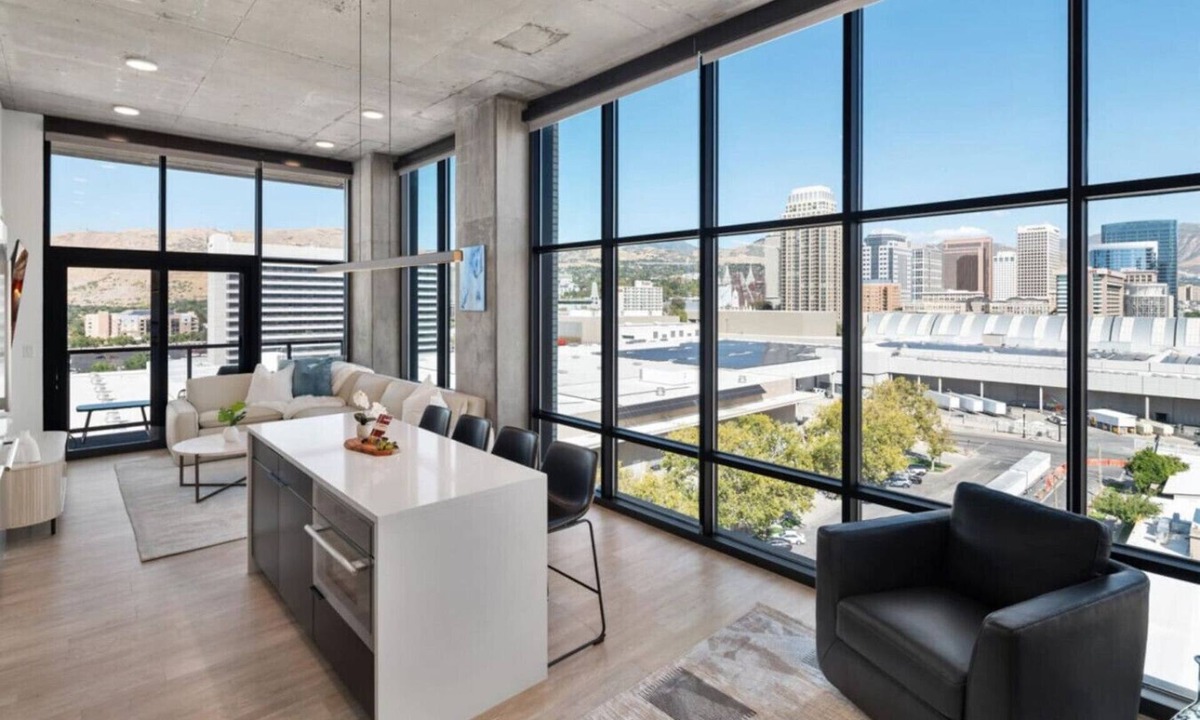 Rio Grande Apartment | Luxury 2BR 2BA Penthouse-Pool, Gym, Pkg, Views!