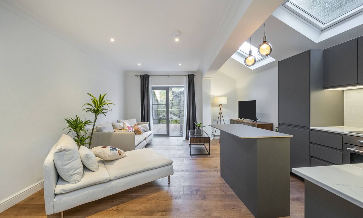 Elephant and Castle Apartment | Luxury 2BR Apartment Central London W/AC Sleeps 6