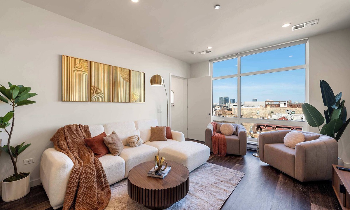 Pulaski Park Apartment | Luxury 2BR Apartment in Downtown Chicago