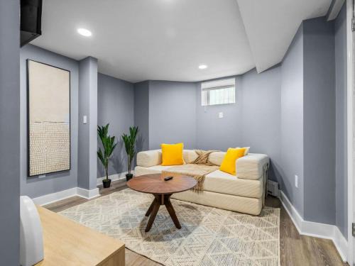 Washington Park Apartment | Luxury 2BR apt in Boston with Free Parking