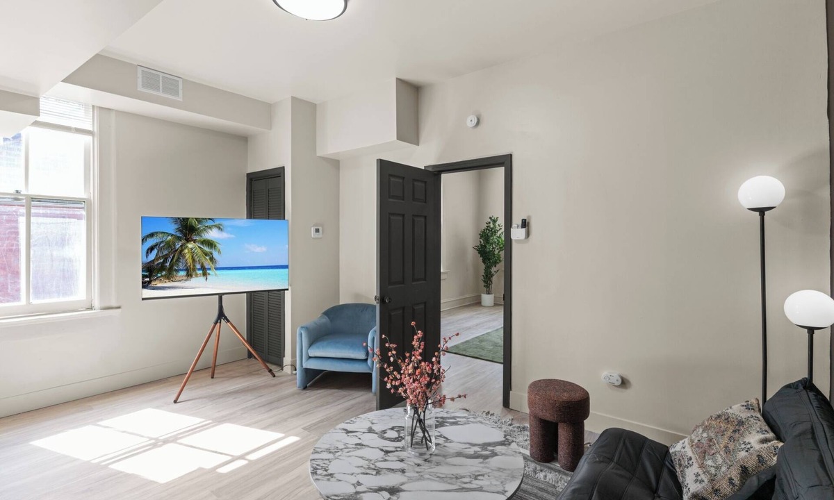 Benton Park House | Luxury 2BR Bi-Level Loft in Historic Benton Park