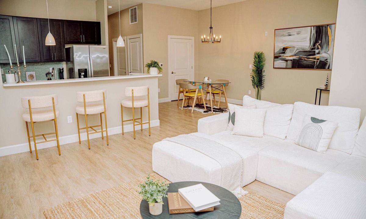 East Cambridge Apartment | Luxury 2BR Cambridge Oasis. Walk to Harvard, MIT & River