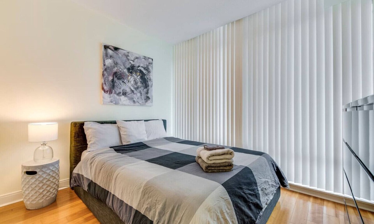 Bloor-Yorkville Condo | Luxury 2BR Condo in Yorkville with Parking!