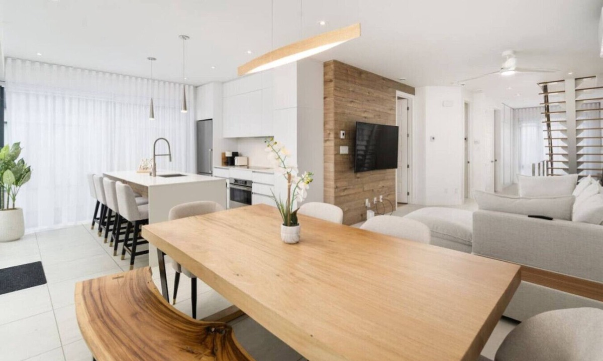 Laval Apartment | Luxury 2BR Condo w/Rooftop Jacuzzi & Water Views