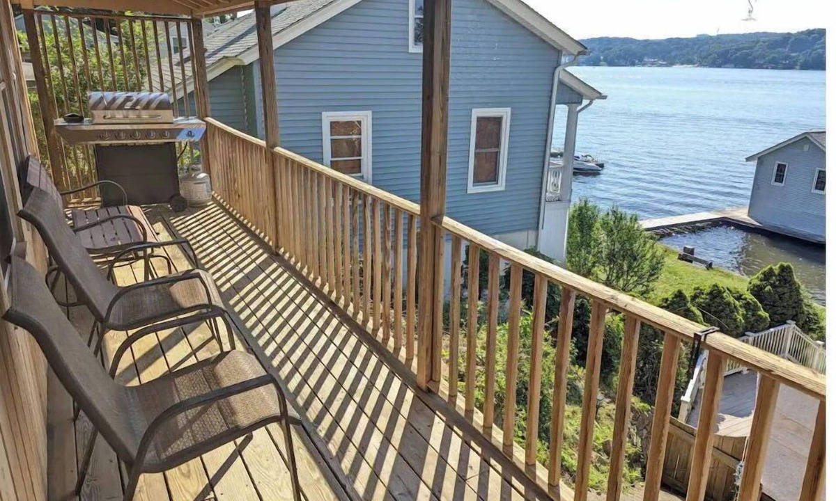 Hopatcong House | Luxury 2BR Lakefront w/Dock & Kayaks
