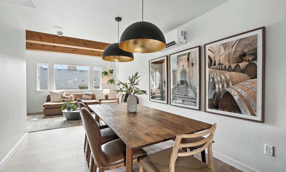 Kerns Condo | Luxury 2BR New Spanish Townhome Fast WiFi AC