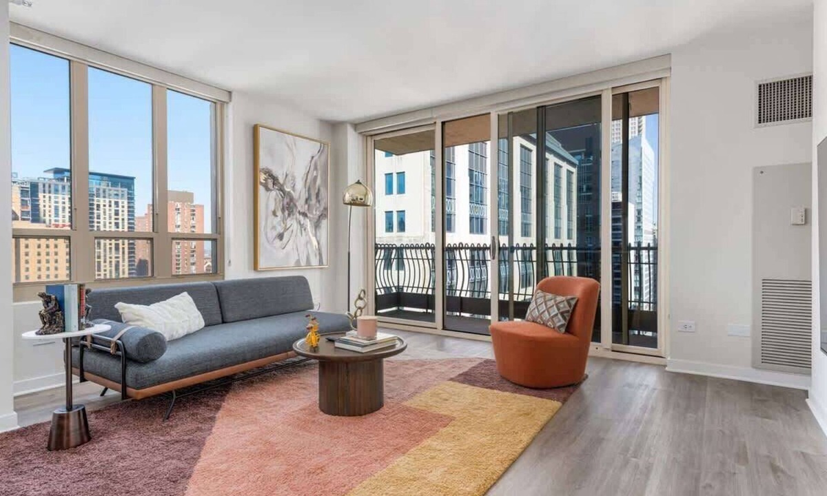 Rush and Division Apartment | Luxury 2BR on Michigan Ave with Private Balcony