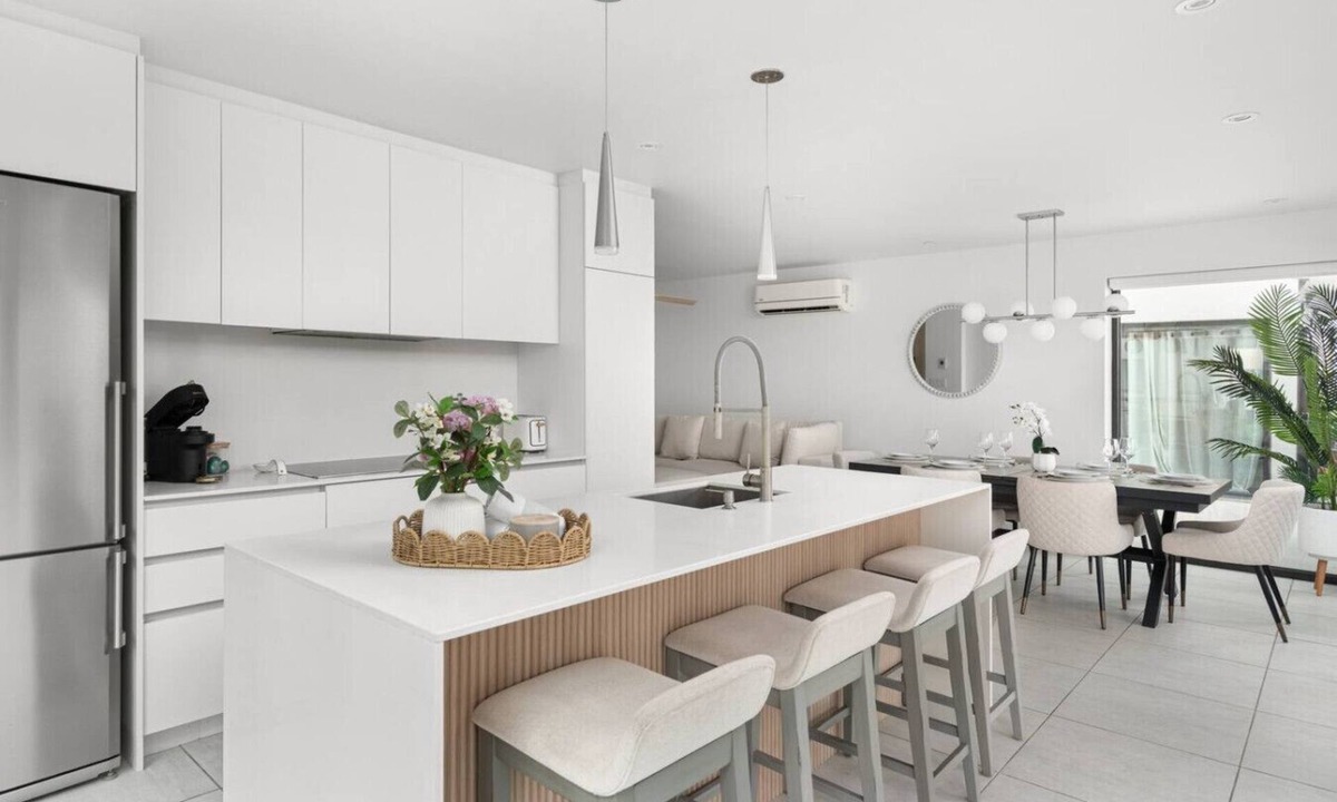 Laval Apartment | Luxury 2BR Waterfront Condo