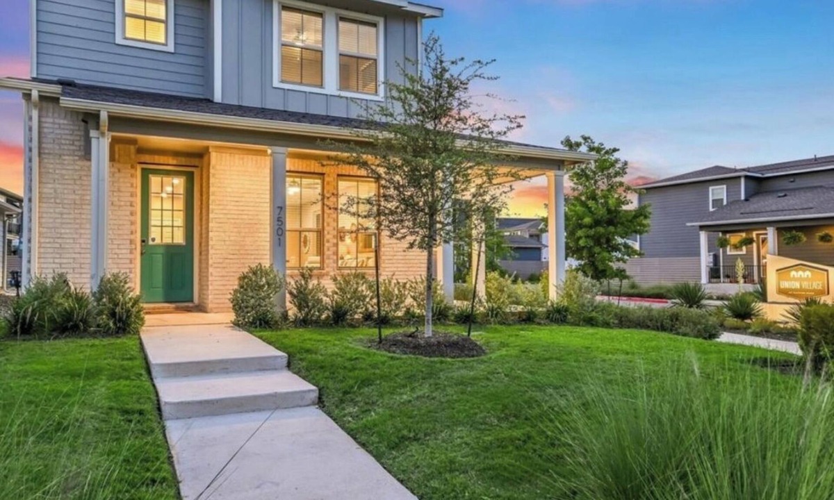 Austin House | Luxury 2S Condo Hot Tub Gym Pool Airport