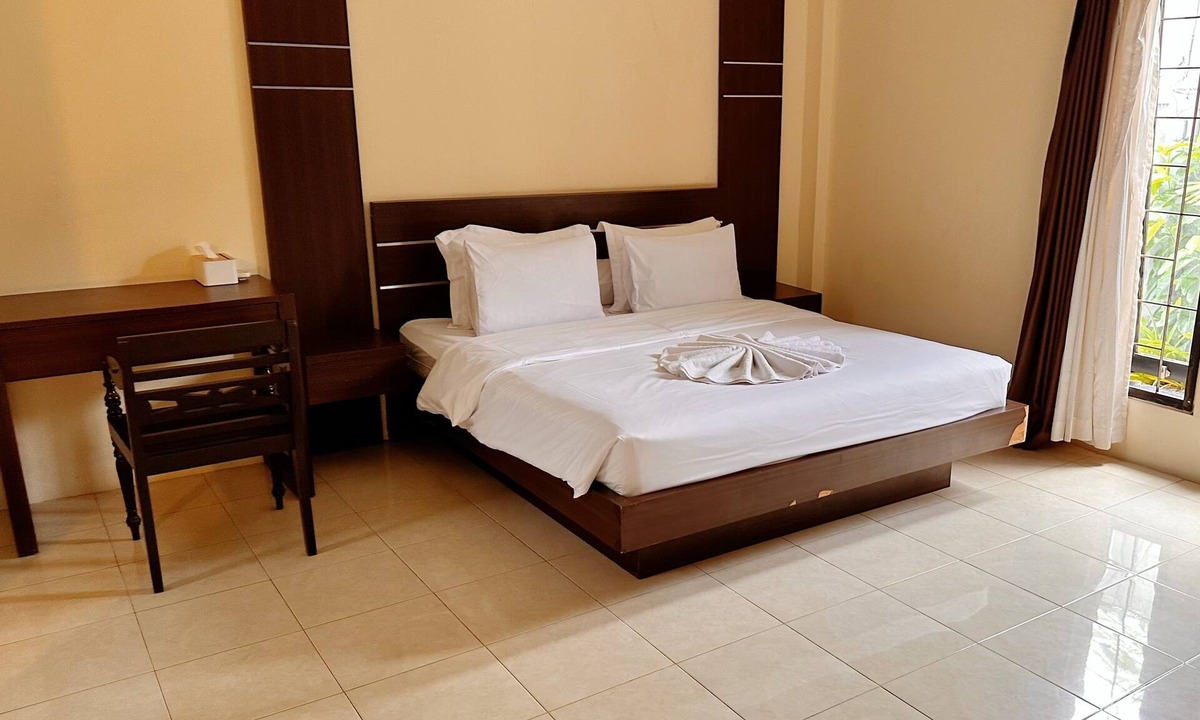 Dewi Sri Villa | Luxury 3 bd 2.5 bath Villa-private pool, WiFi near beaches, food & shops.