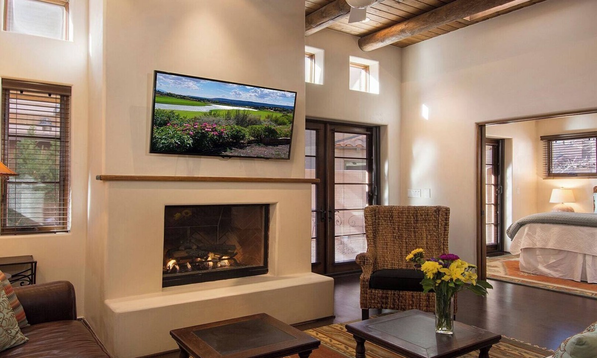 Downtown Santa Fe House | Luxury 3-bdr, 3-bath condo 3 blocks from Plaza downtown with underground parking