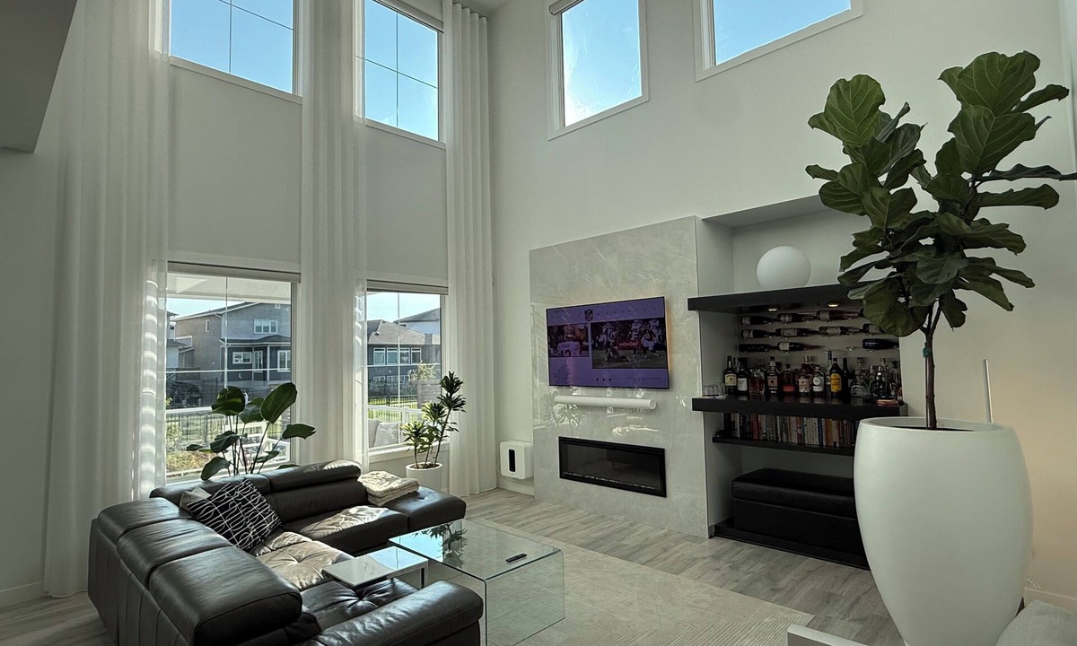 Fort Gary House | Luxury 3 bedroom, 2.5 bath home in Bridgwater
