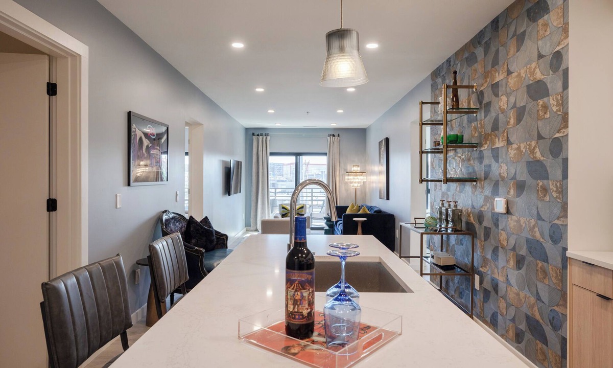 Eighth Avenue Condo | Luxury 3-bedroom condo in Downtown Nashville- Walkable to Broadway & Gulch
