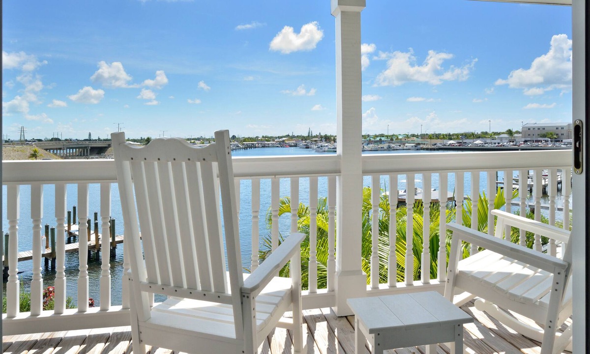 Meadows House | Luxury 3-Bedroom Waterfront Home with Pool AND Dock!