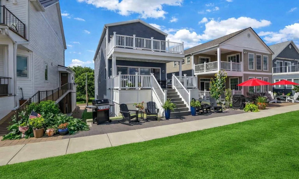 Buckeye Lake House | Luxury 3-Level Waterfront| Stunning Views+Dock