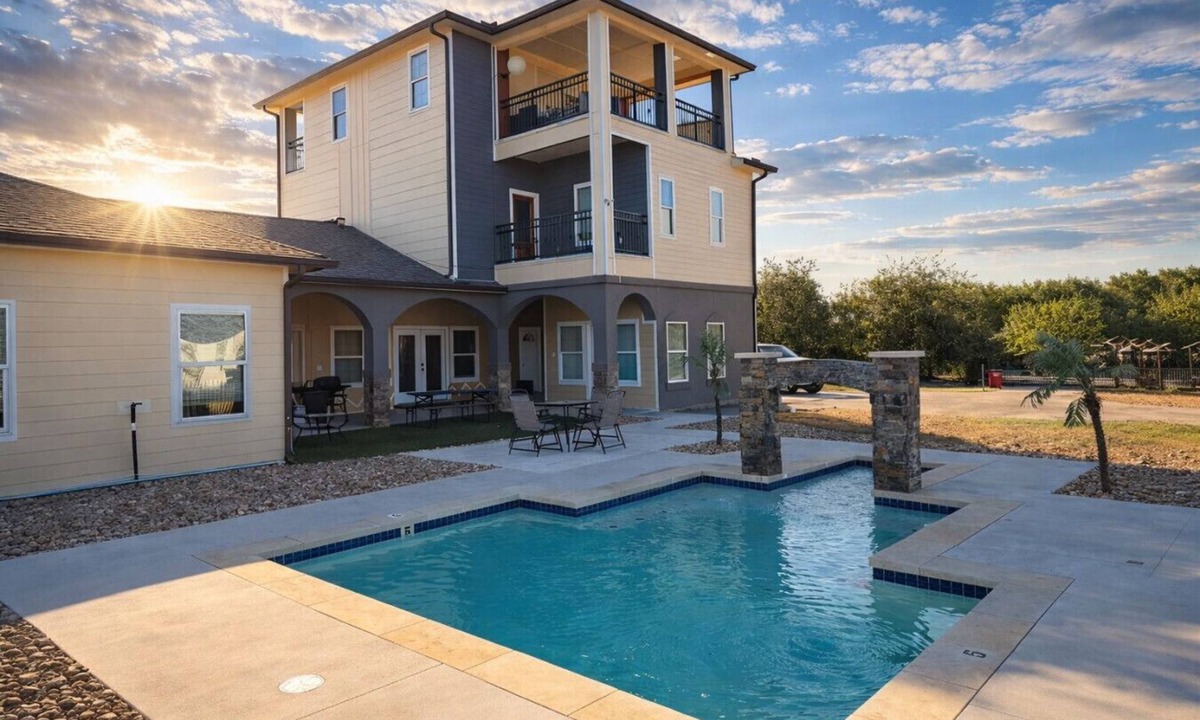 Red Rock House | Luxury 3-Story Escape Private Pool 8BR Retreat