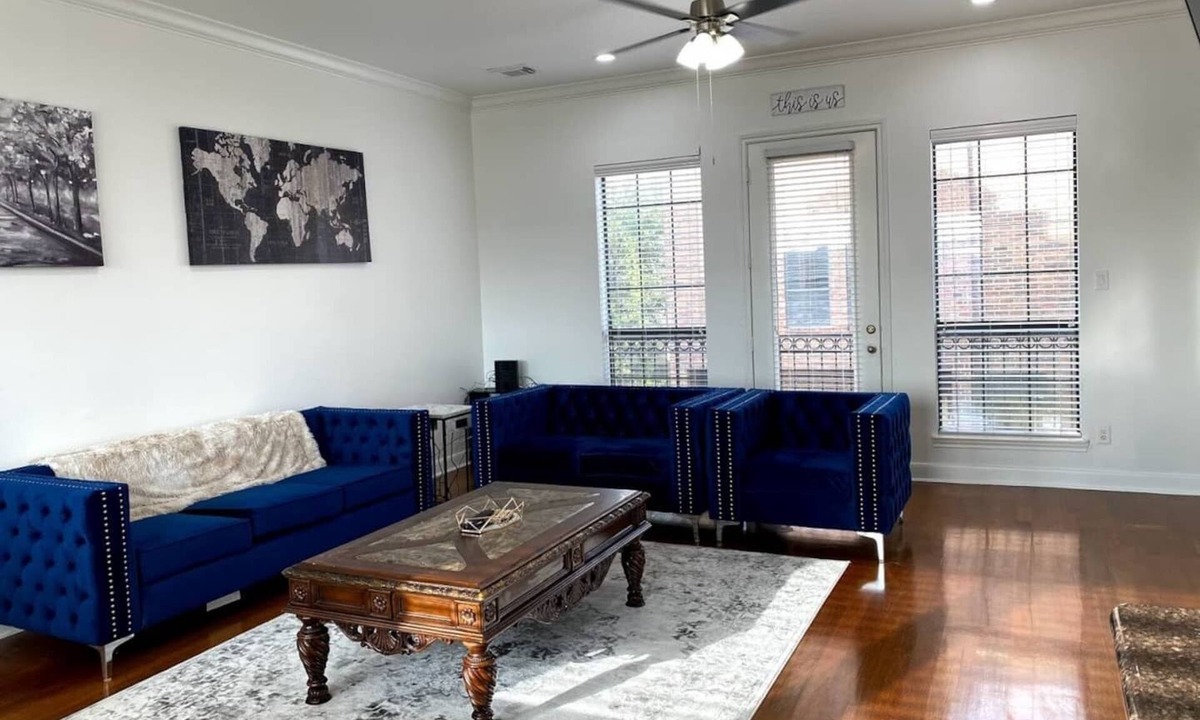 South Central Houston House | Luxury 3-Story Home in Downtown Houston