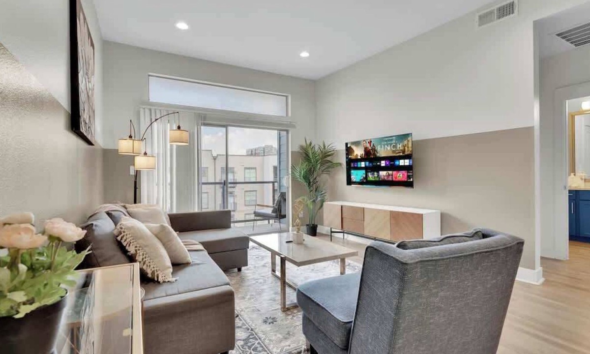 Deep Ellum Apartment | Luxury 3BD | Deep Ellum | Free Parking | Pool+Gym