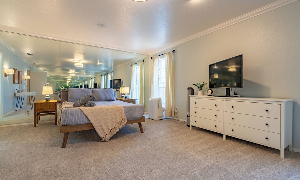 Oak Park - Northwood Condo | Luxury 3Bdrm condo in Alamo Heights near find dining