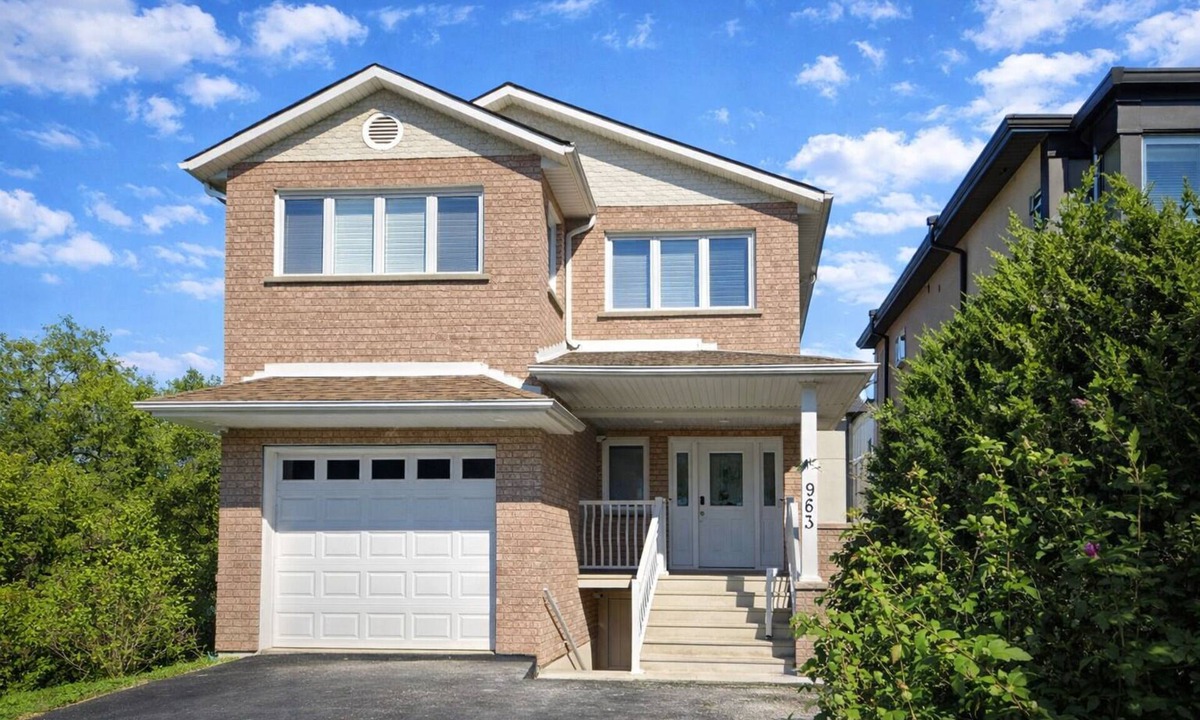 Lakeview House | Luxury 3BR 3BA Family Home, Walk to Lake, Toronto