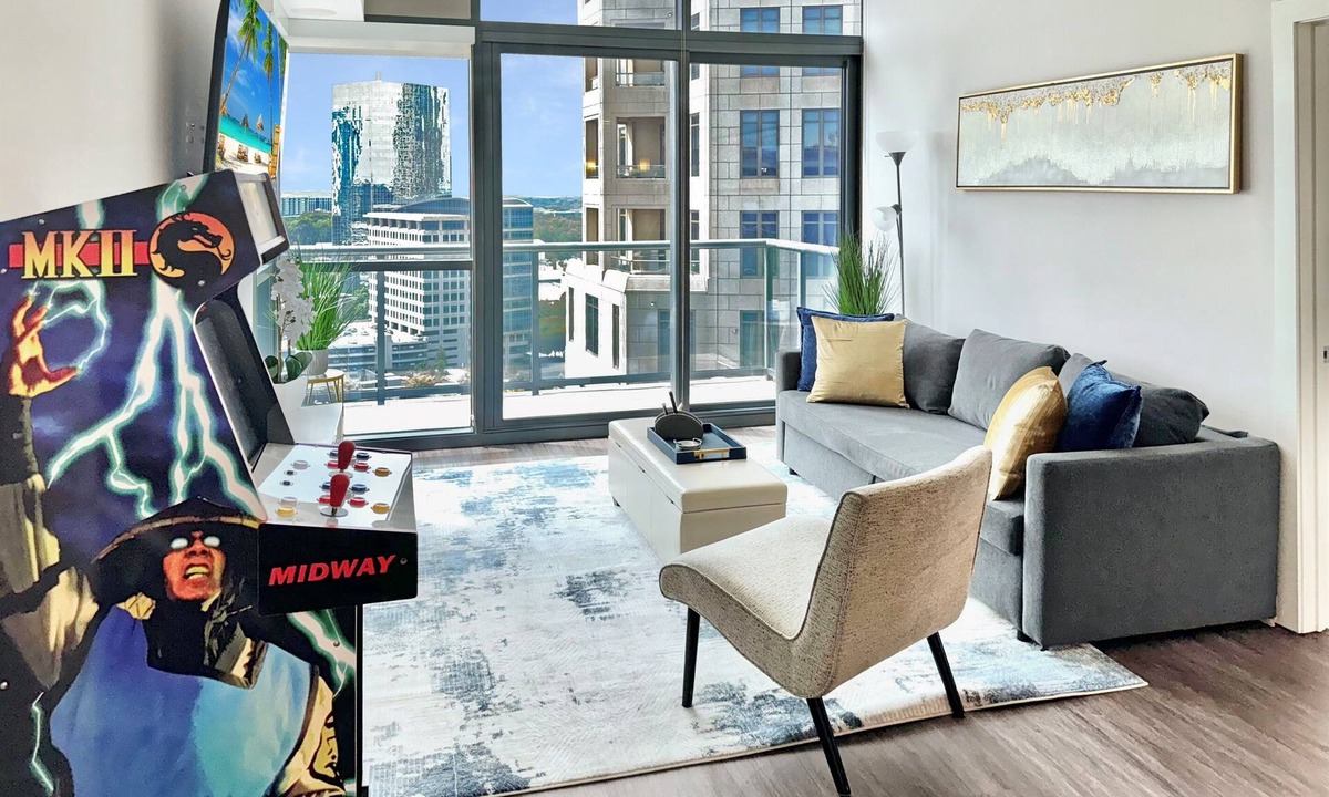 North Buckhead Apartment | Luxury 3BR Buckhead Penthouse/Pool/Balcony/Walk to Lenox,Phipps Plaza & Marta