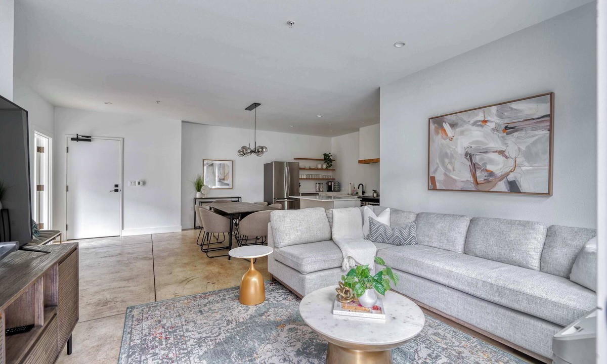 Humboldt Apartment | Luxury 3BR Condo - Alberta & Mississippi Eats