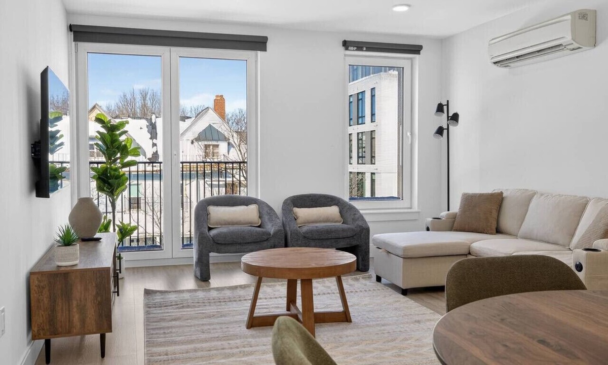 Allston Apartment | Luxury 3BR | Free Parking | Harvard/BU | ROKU TV