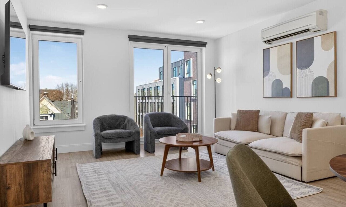 Allston Apartment | Luxury 3BR | Free Parking | Harvard/BU | ROKU TV