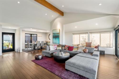Claremont Hills House | Luxury 3BR Hillside Retreat wAC Panoramic View