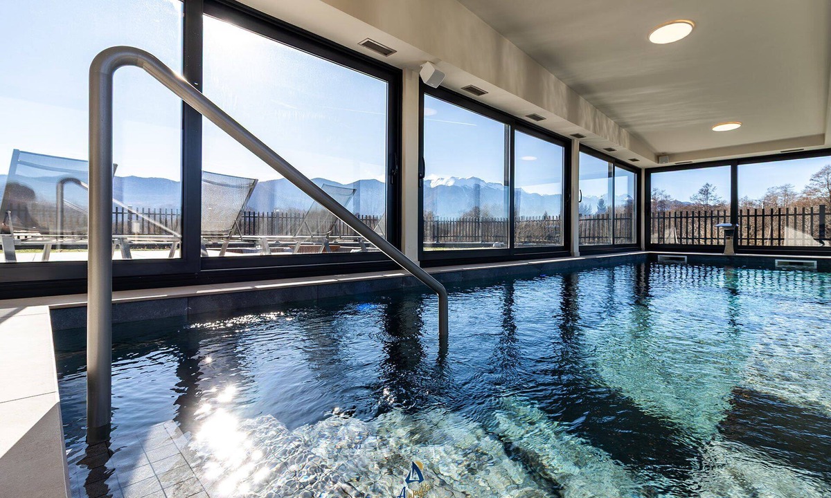 Lovinac Villa | Luxury 3BR Mountain Spa Villa with Heated Pool