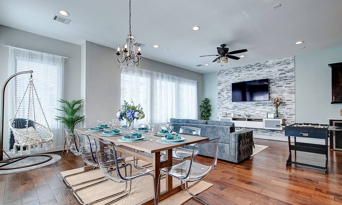 Northside House | Luxury 3BR with Downtown Views, Near All Houston Stadiums