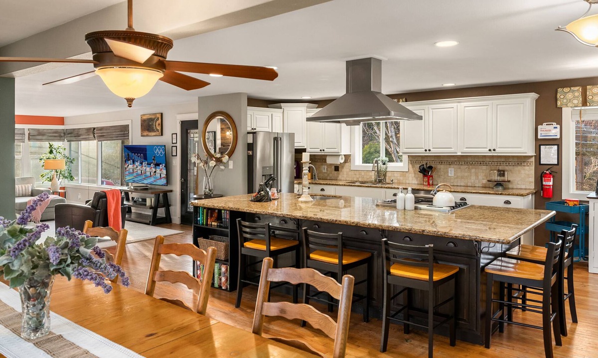 Three Tree Point House | Luxury 4 bd/3ba Family Home near Ocean, Airport, & Seattle XL yard w/sportcourt