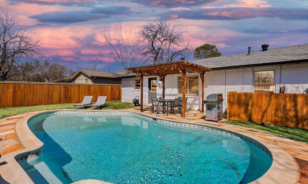 North Richland Hills House | Luxury 4 BD Home Getaway w/Pool & Sleeps 10