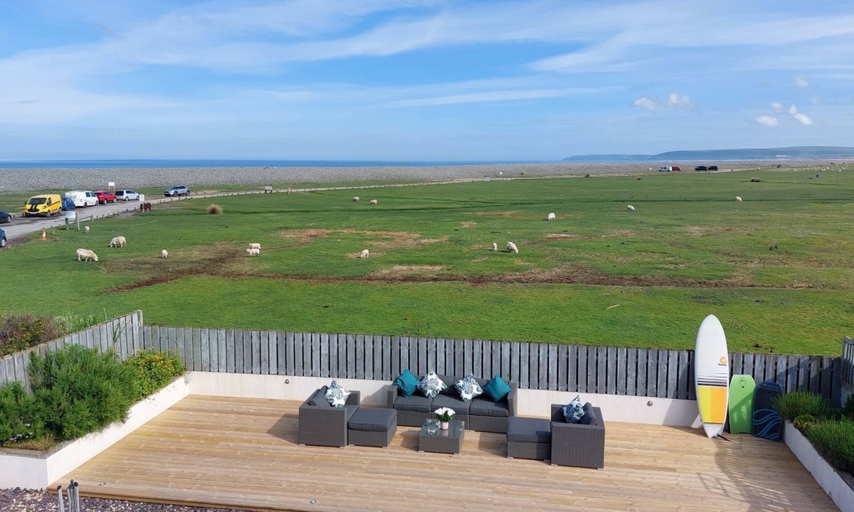 Westleigh House | Luxury 4 bed beachside home with coastal views