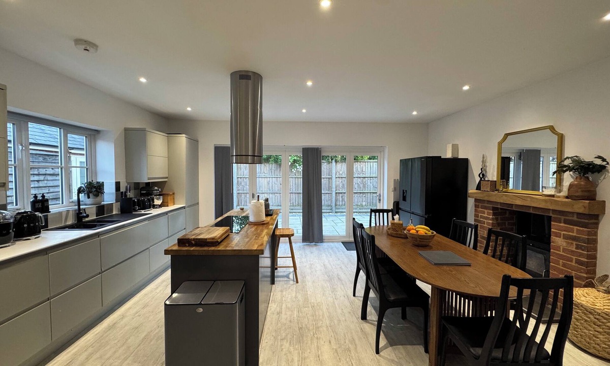 Ipswich House | Luxury 4 Bedroom Bungalow