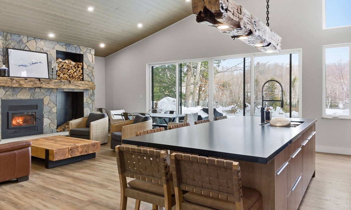 Dysart et al House | Luxury 4-bedroom, 3.5 bath waterfront retreat. Hot tub & Chef's Kitchen!