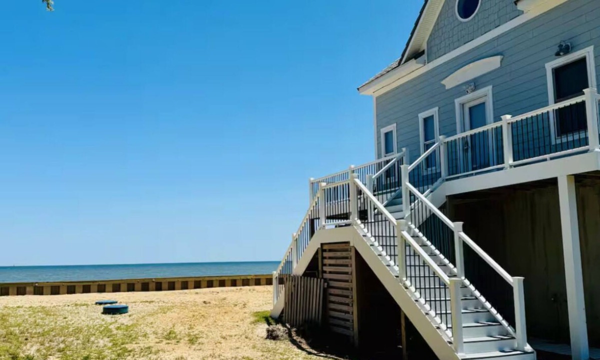 Point Lookout House | Luxury 4-Bedroom Waterfront Beachfront Home with Bay Views & Spa
