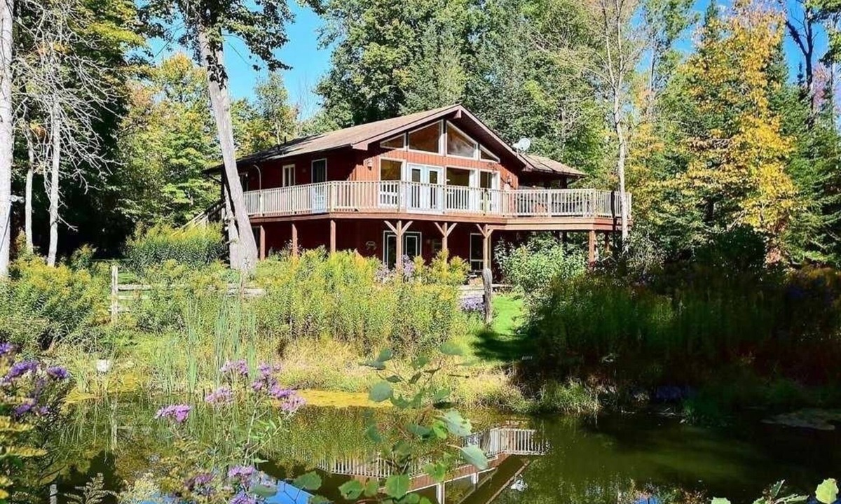 Crowes Landing Cottage | Luxury 4 Seasons Cottage