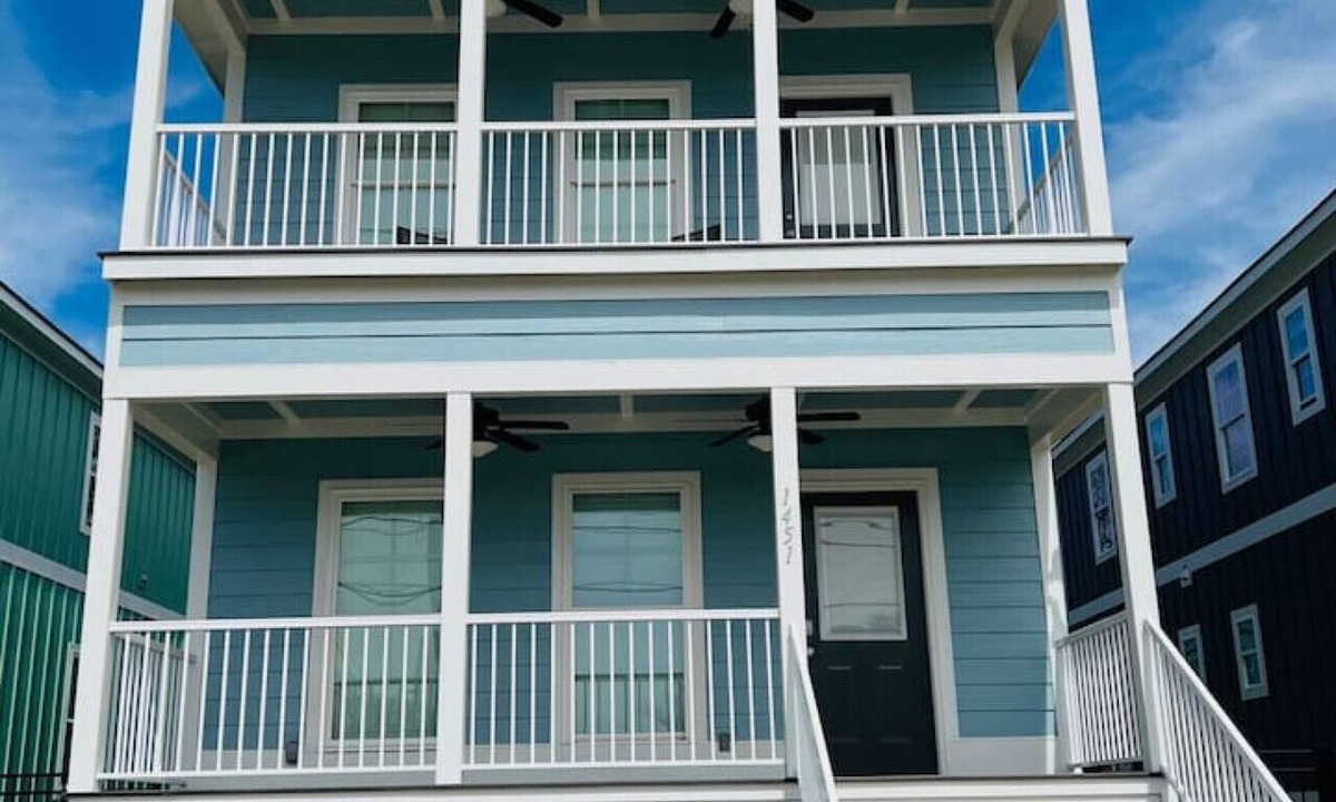 Augusta House | Luxury 4B/4.5b Home, EV Charger, deck by MCG #8