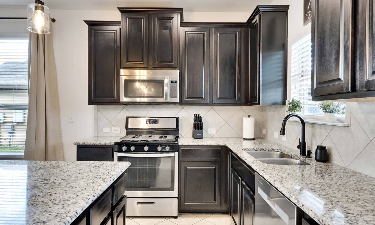 Buda House | Luxury 4BR 2 5BA Home EV Charger Pool Access