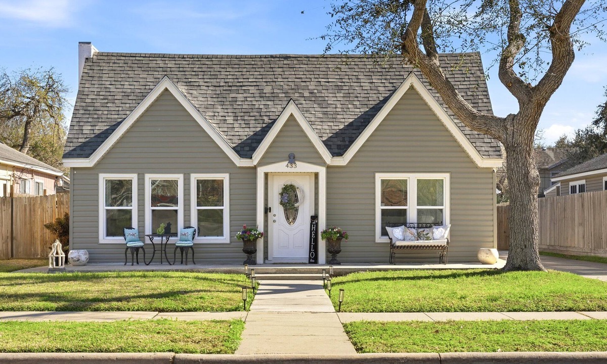 Del Mar House | Luxury 4BR Coastal Getaway - Minutes to Bayfront & Downtown
