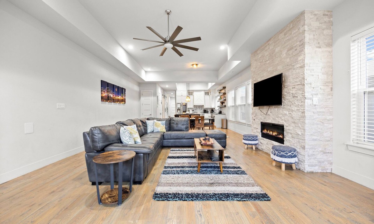 Old East Dallas House | Luxury 4BR Dallas Home/5 Mins DT/Private Yard