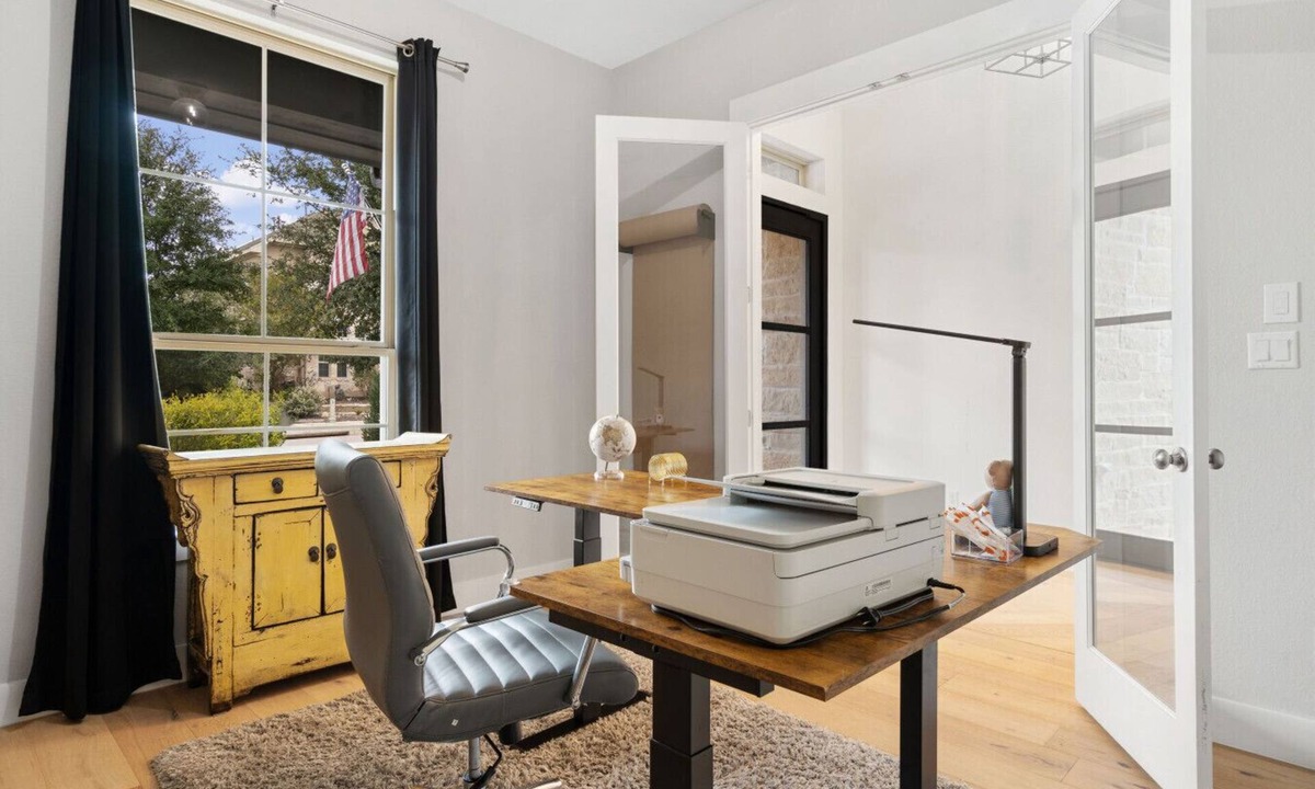 Leander Apartment | Luxury 4BR Escape | Private Cinema & Views