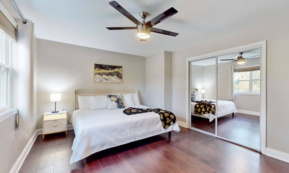 Elmhurst House | Luxury 4BR Home w/Pool Table &Beautiful Kitchen