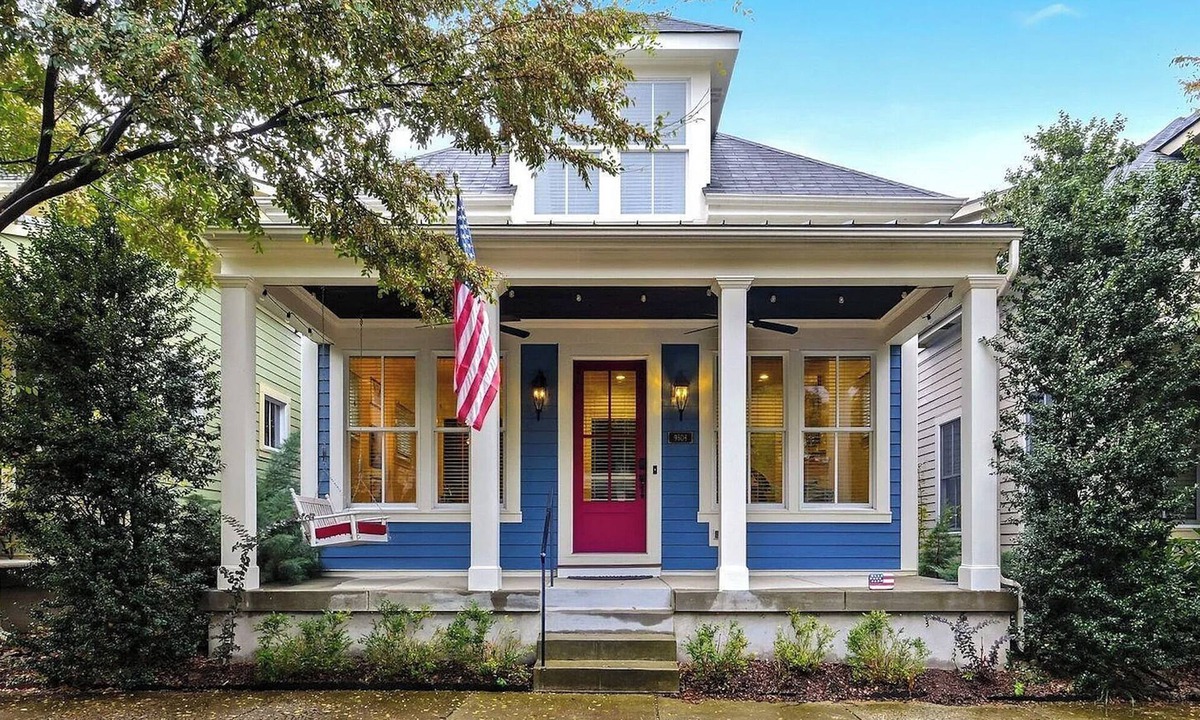 Prospect House | Luxury 4BR Norton Commons Retreat – Bourbon Lounge, Walk to Dining, Sleeps 10