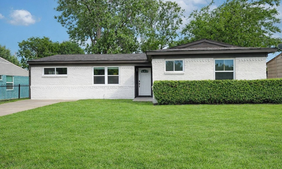 Mesquite House | Luxury 4BR Retreat – 10 Min to Downtown & Lake