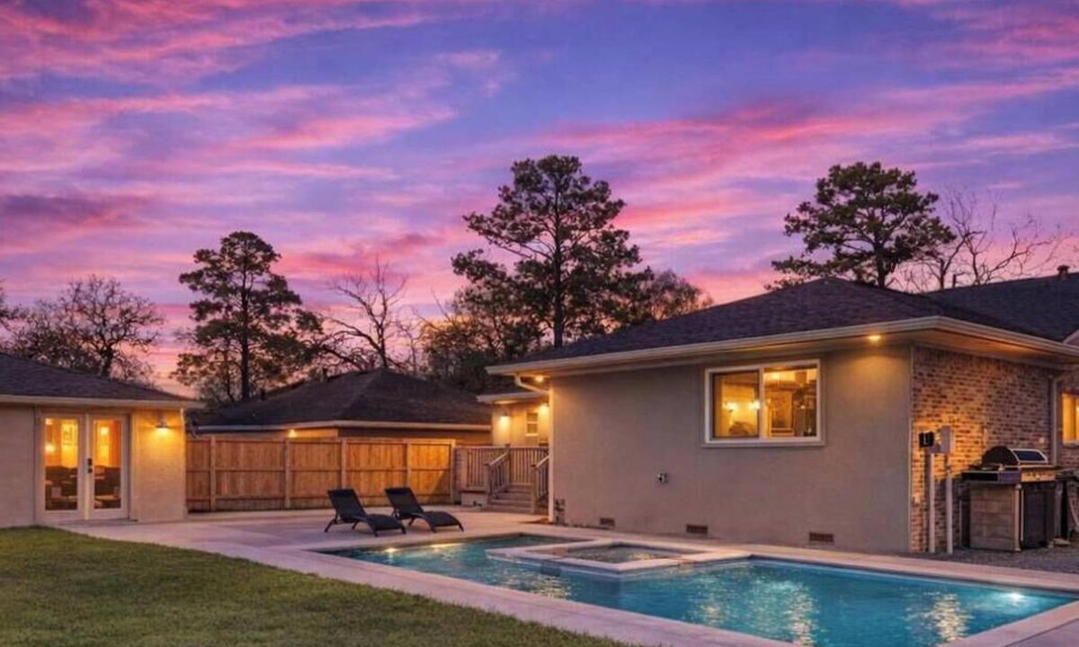 Greater Fondren Southwest House | Luxury 4BR w Pool, Cinema & Game Room - 10pax