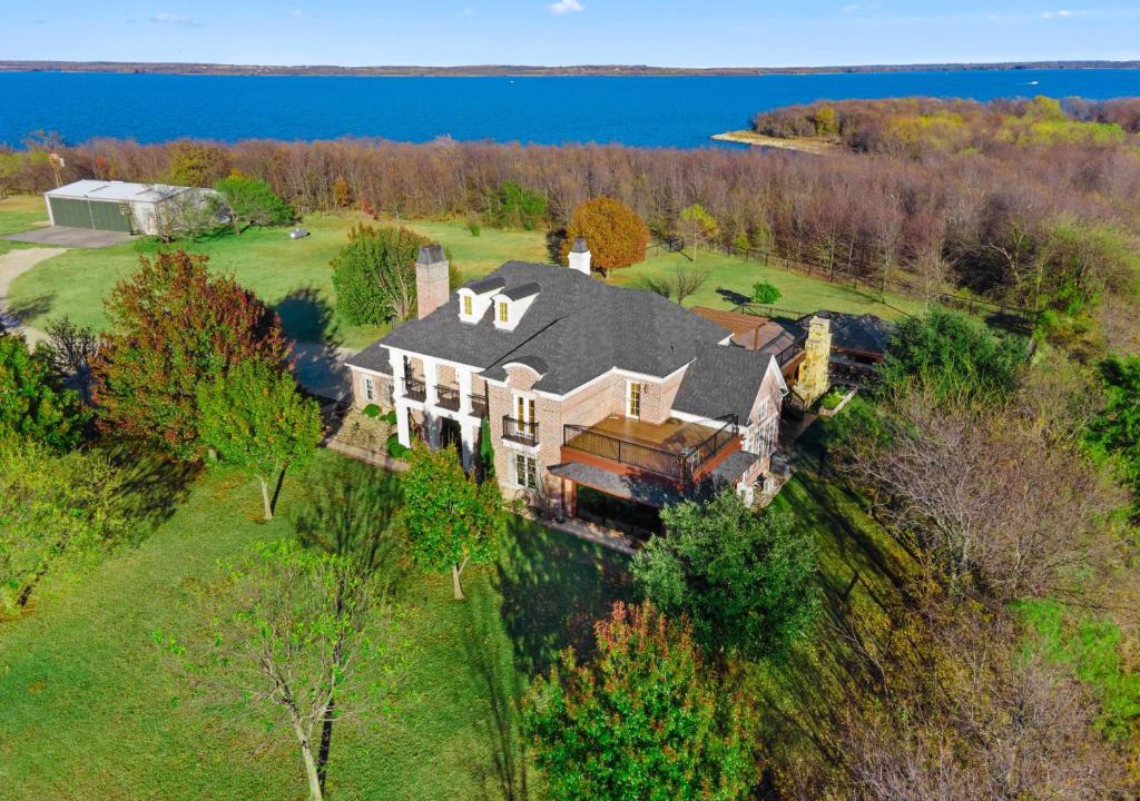 Sanger Villa | Luxury 5 Acre Private Estate on Lake Ray Roberts